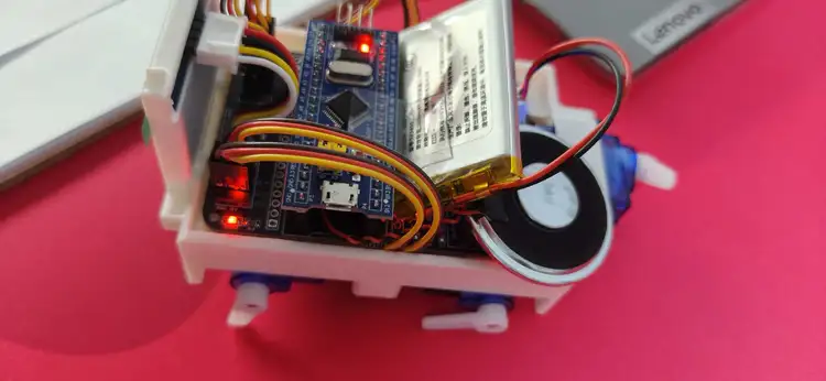 基于 STM32 的智能宠物机器人